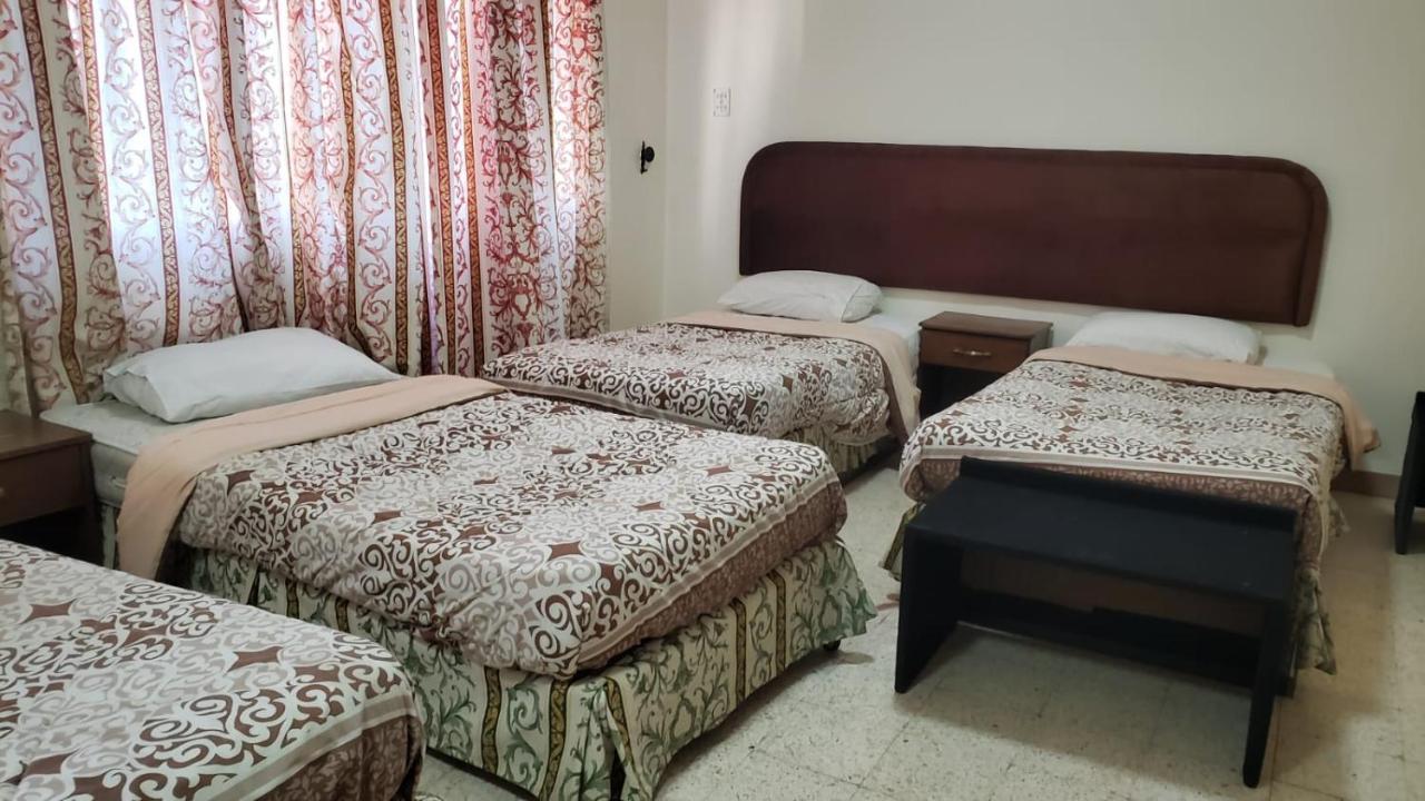 Хостел Student House Мадаба Экстерьер фото