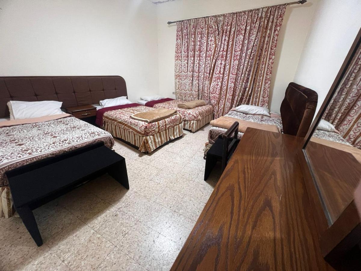 Хостел Student House Мадаба Экстерьер фото