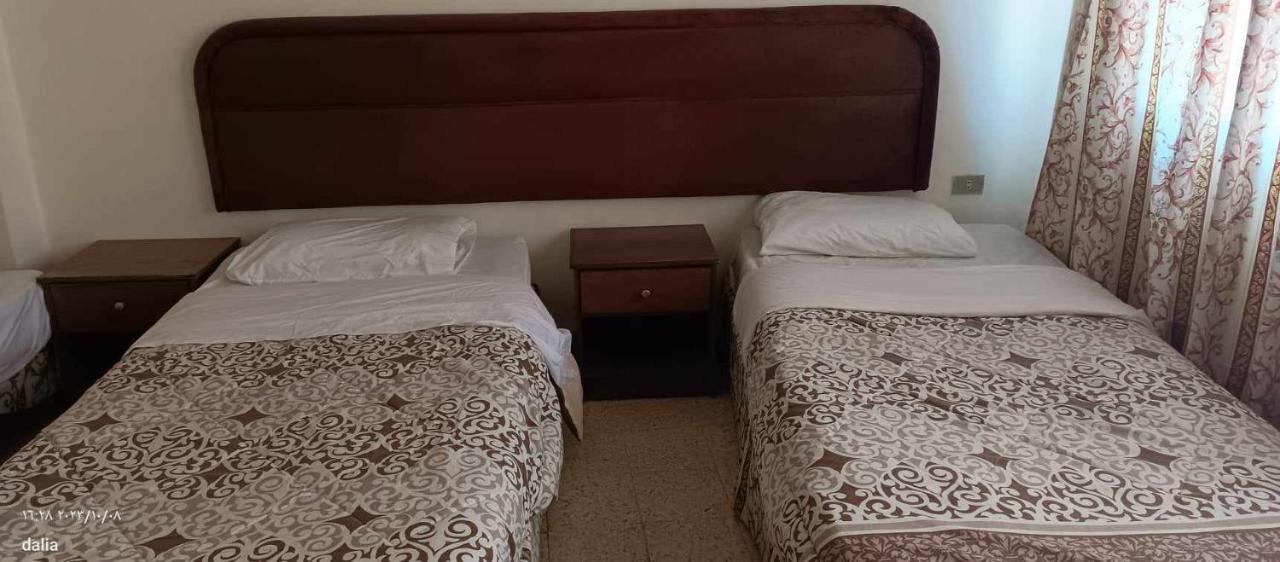Хостел Student House Мадаба Экстерьер фото
